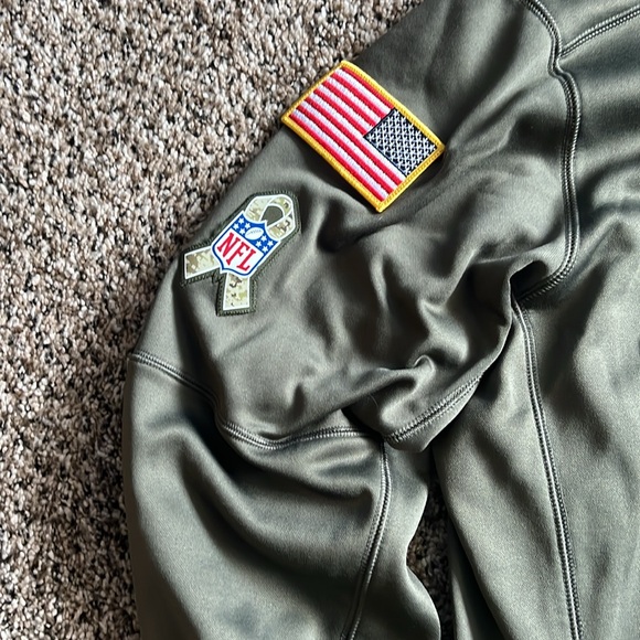 Superbowl champion Philadelphia Eagles Salute to Service sweatshirt. - Picture 2 of 5